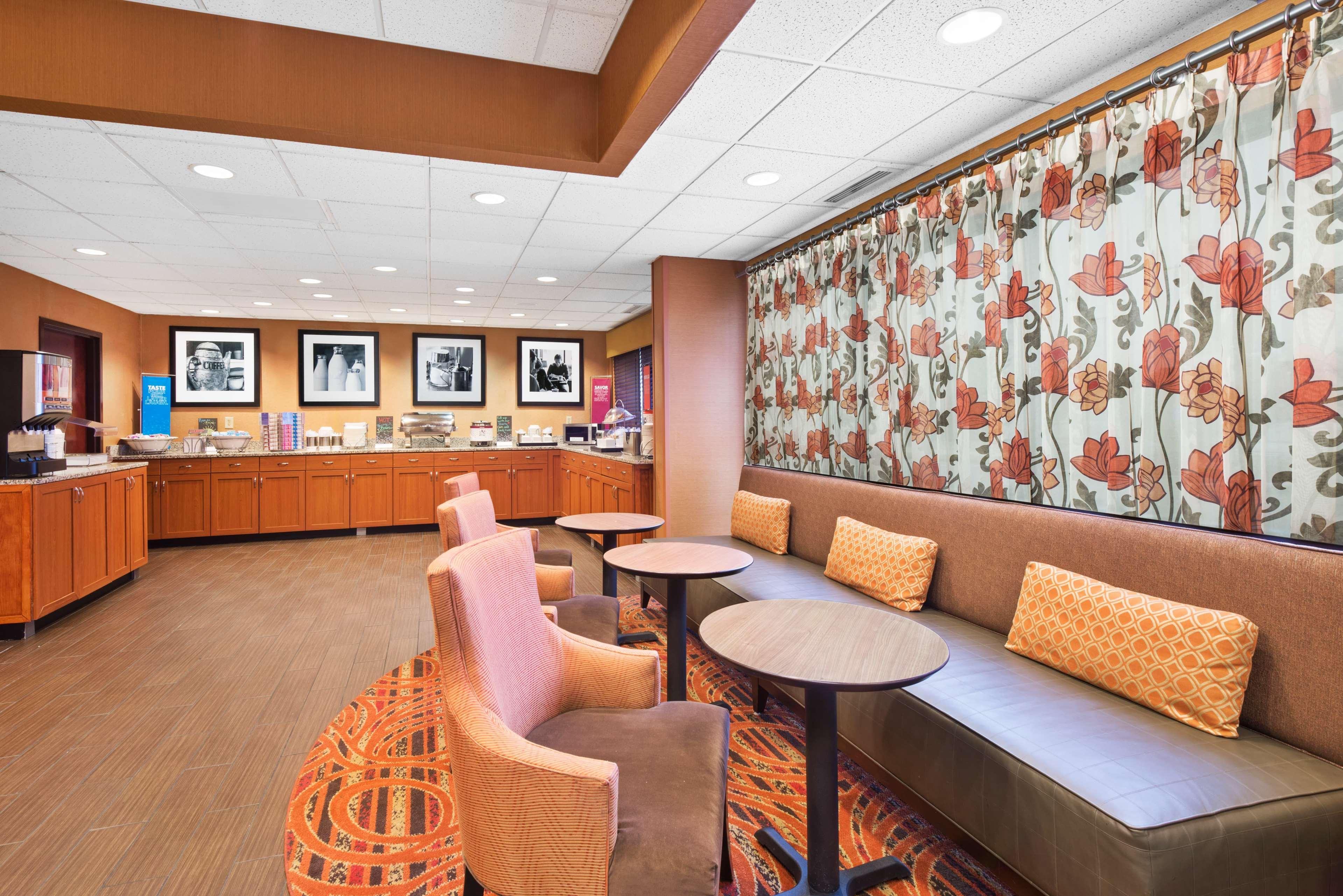 Hampton Inn Winfield Teays Valley Екстер'єр фото